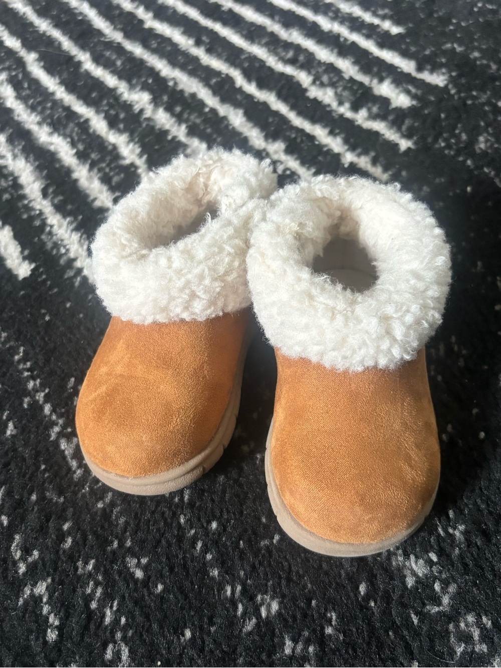 Carter's Kids Suede Sherpa Cuff Boots - size 4
